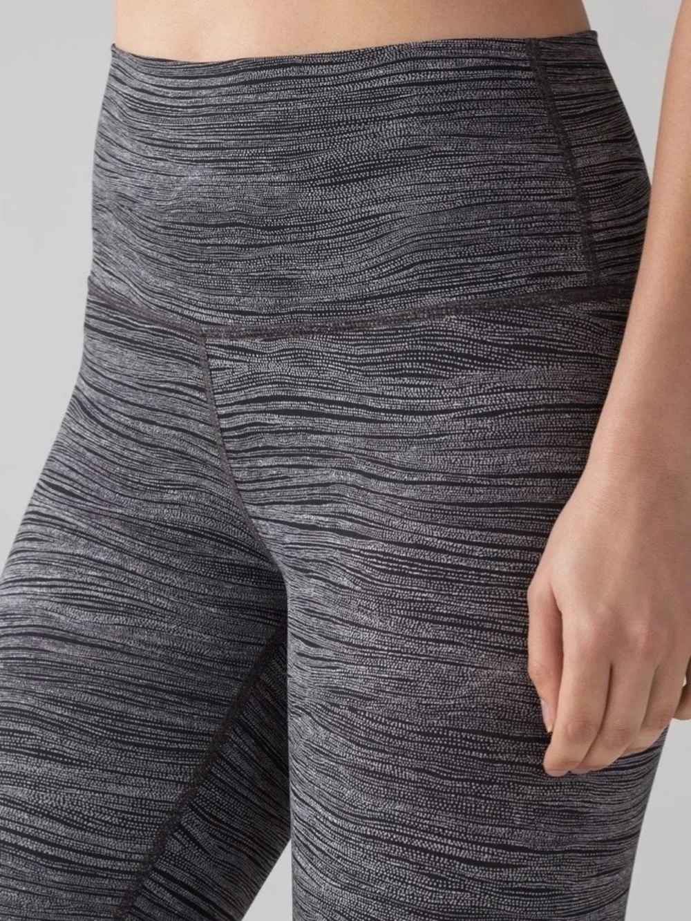 Lululemon Bit Point Ice Grey Black Wunder Under Crop 21 Inch Leggings Size 6